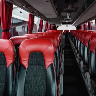 Hyr moderna bussar med fräsch inredning