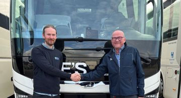 Oskar Nelson Danevad tar över som ny chef på KE:s bussar när Magnus Elofsson trappar ner.